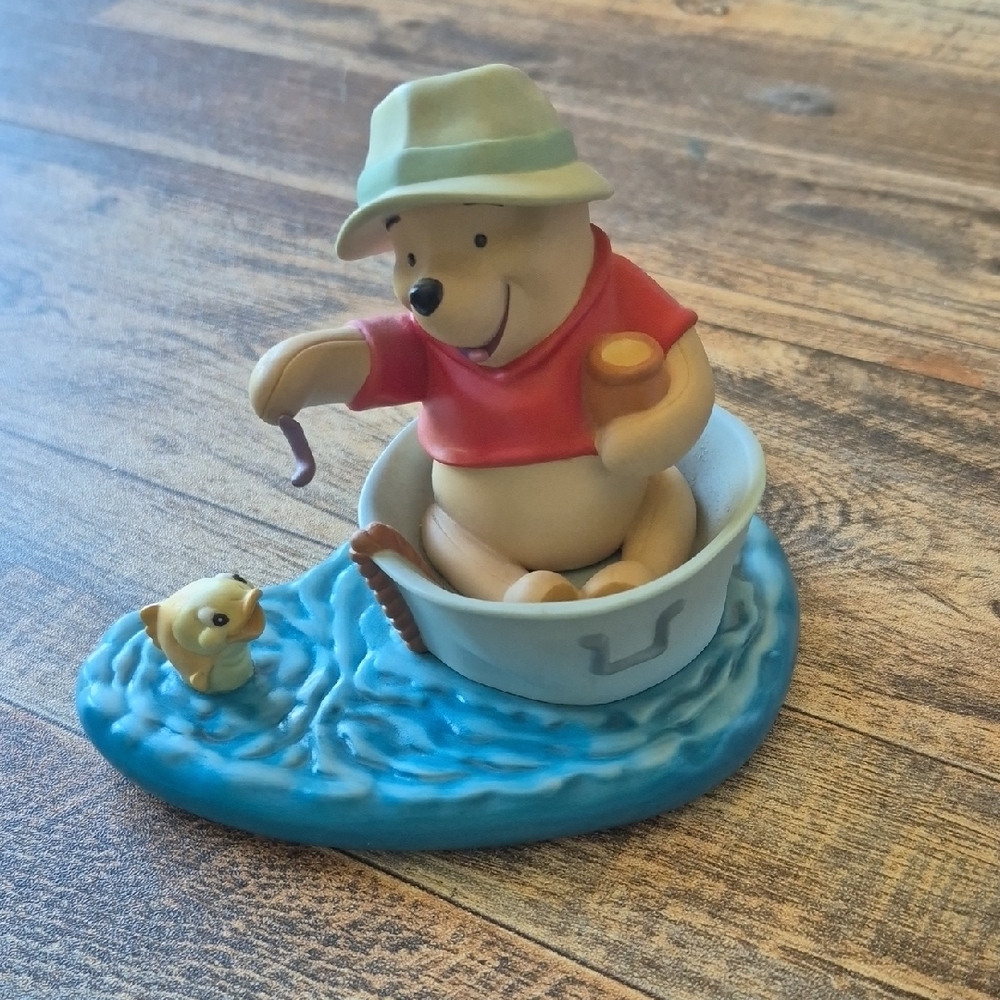 Winnie the Pooh Fishing Figurine Vintage RARE  NWT Best Kind Of Days Excellent